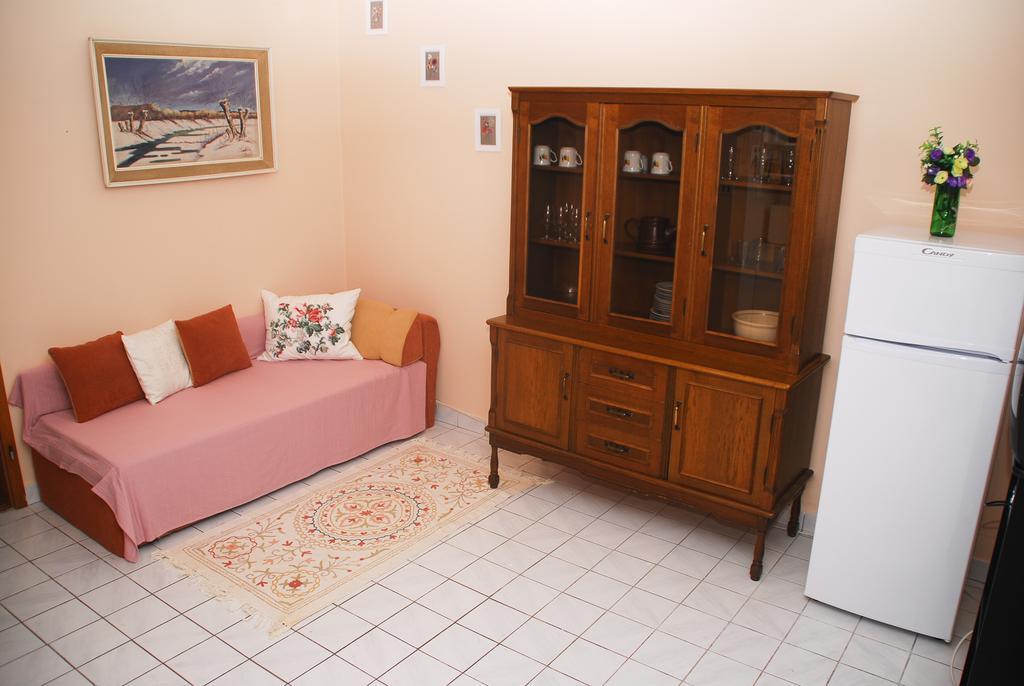 Apartments Bardak Ližnjan الغرفة الصورة